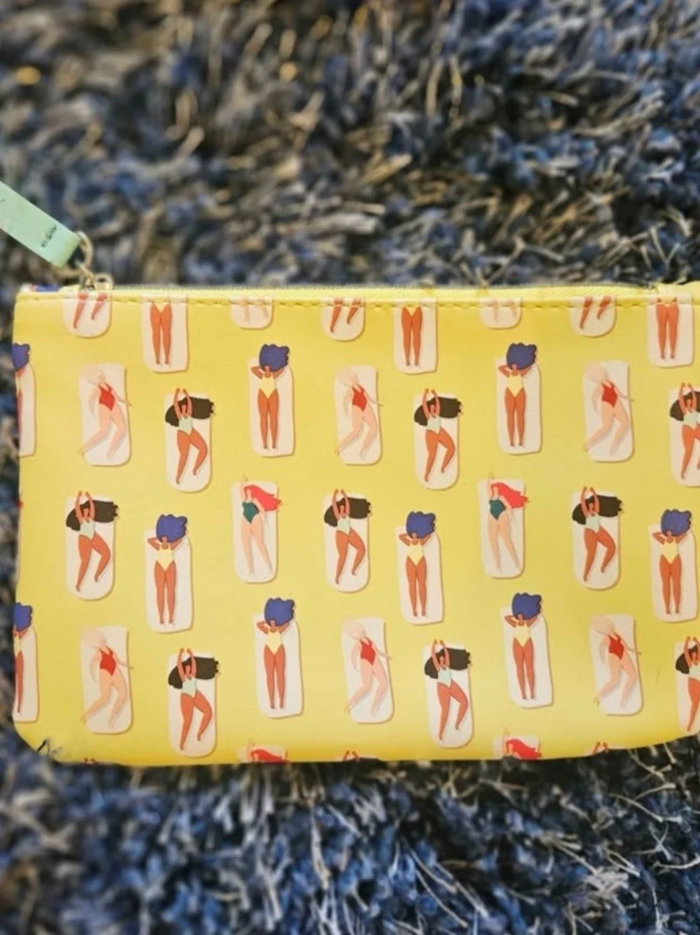 🎉 6 Items/$15 🎉 Yellow Sunbather Print Zip Pouch